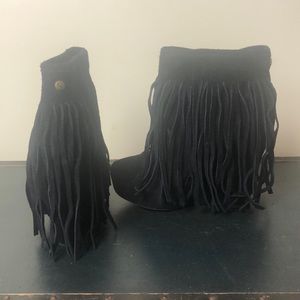 Koolaburra black wedge fringe booties